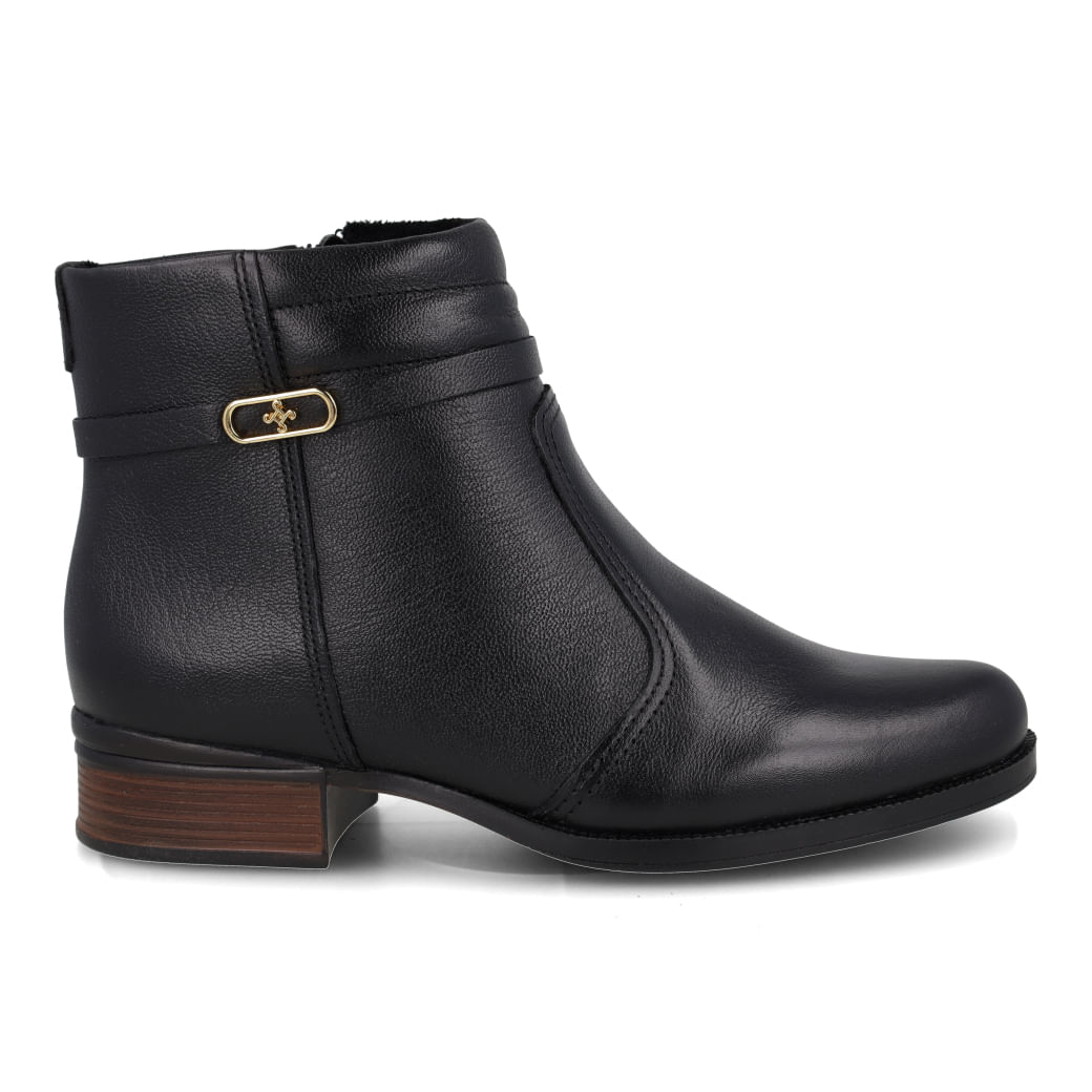 Bota casual feminina em couro preto com cano curto e fechamento por zíper lateral